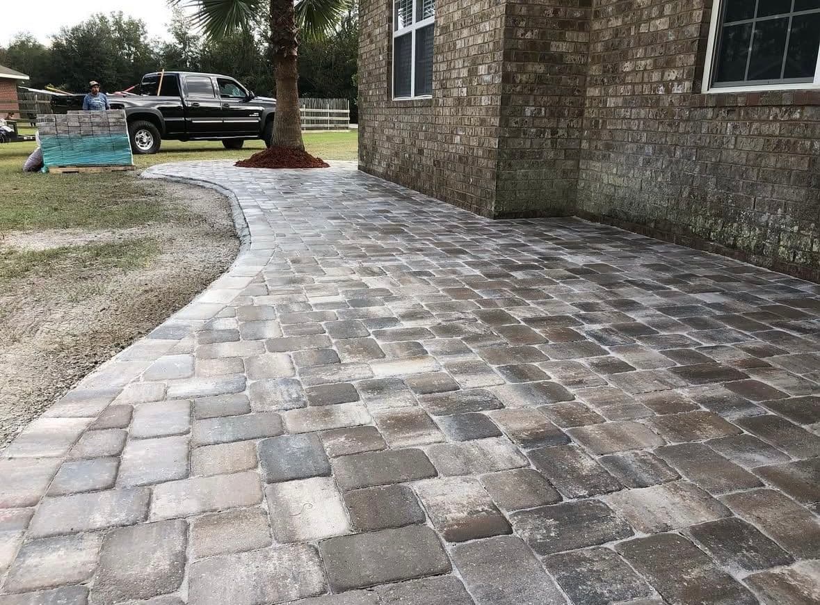 Project Curved Paver Walkway for Outdoor Elegance image